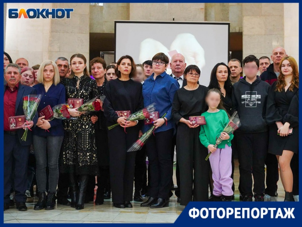 Дети первой погибшей в СВО женщины-военной получили в Волгограде награду за мамино мужество
