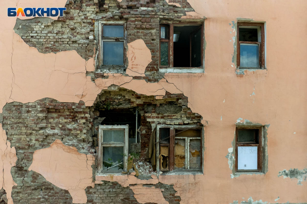 Пятилетний мальчик выпал из окна 3 этажа в Волгоградской области