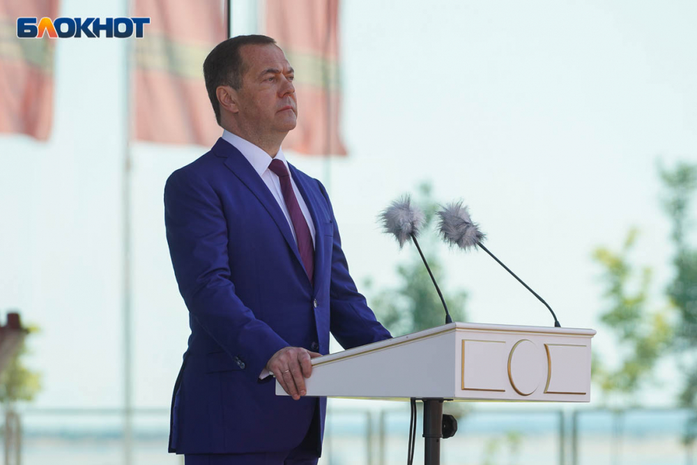 Приехавший в Волгоград Медведев пригрозил Киеву Судным днем