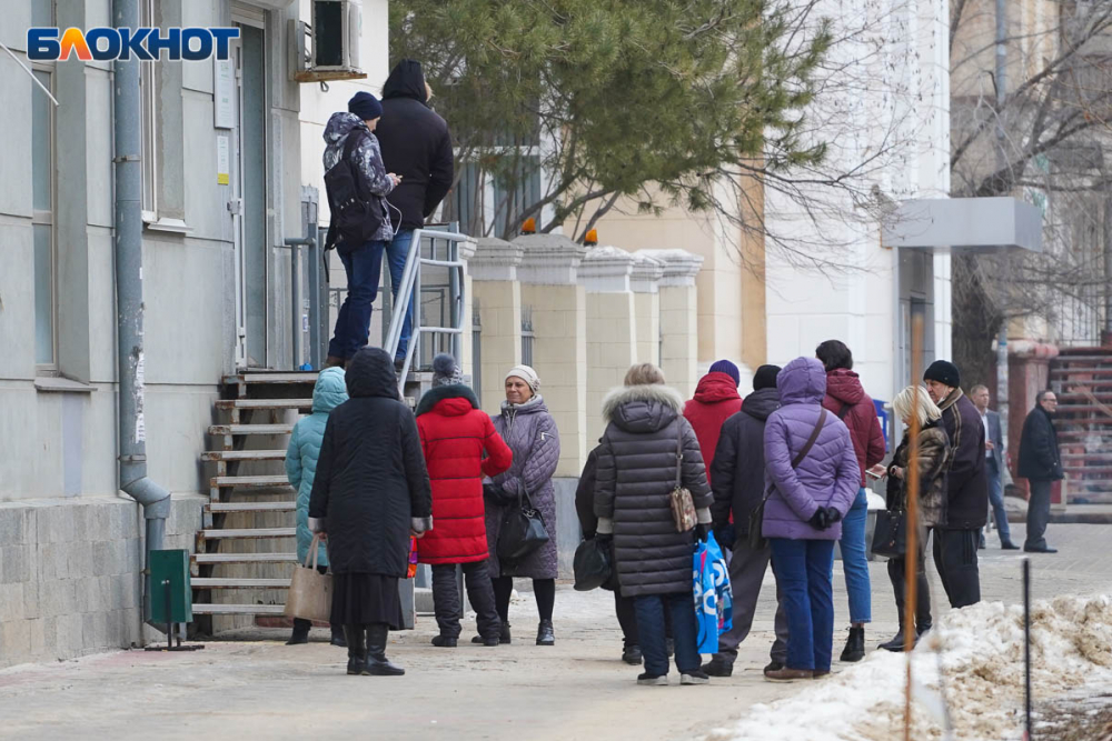 В Волгограде второй день штурмуют офис «Волны»: фото и видео
