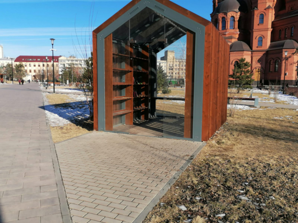 В центре Волгограда за бюджетный счет устроили кормушку для барыг