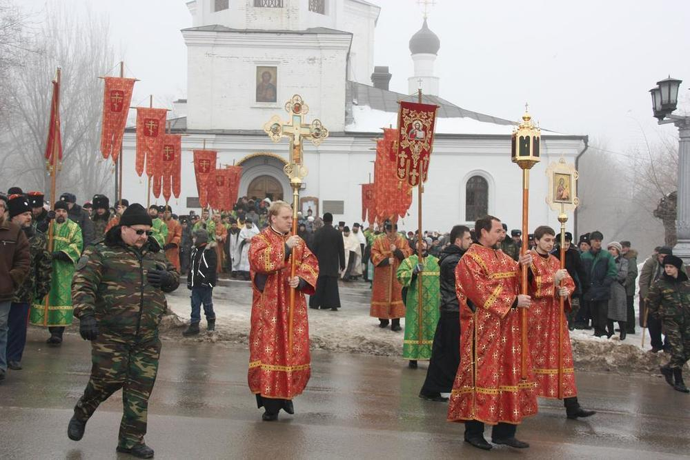 Фоторепортаж: верующие прошли Крестным ходом в Волгограде