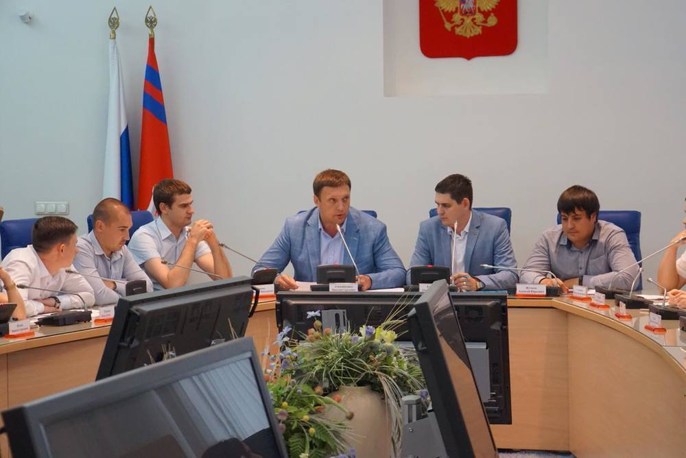 Волгоградский депутат пообещал к осени разогнать парламент
