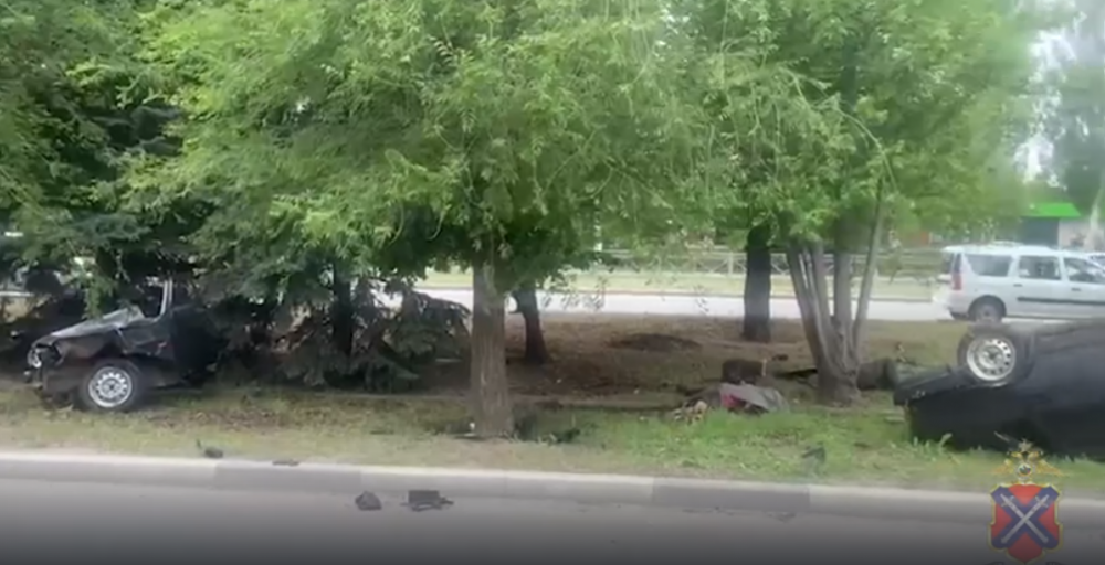 Авария с двумя погибшими в разорванном авто под Волгоградом попала на видео