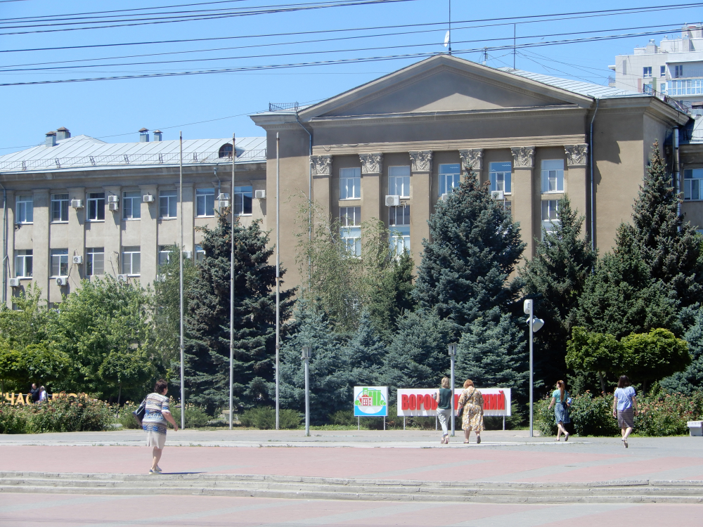 «Видимо, в отпуске кто-то из мэрии»: в Волгограде в зной отключили фонтан на Советской