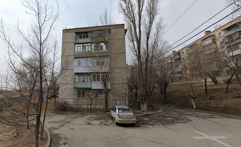 У пятиэтажки в Волгограде нашли труп