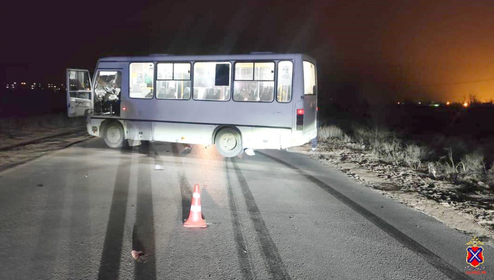 Автобус сбил человека на юге Волгограда: фото