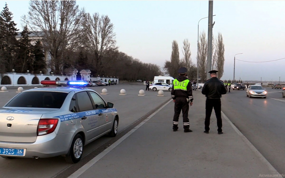 Троих пьяных водителей за рулем элитных иномарок задержали в центре Волгограда