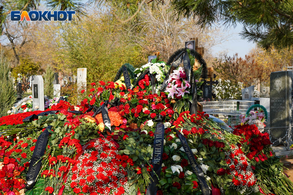 Похороненные в волгограде. Красноармейское кладбище Волгоград. Кладбище сво в Волгограде.