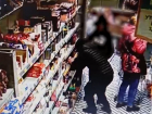 Дерзкую кражу вкусняшек устроили 15-летние в магазине в Волгограде - видео