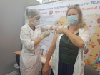 «Осталось 30 тысяч доз»: в Волгограде выстроились очереди на вакцинацию от COVID-19
