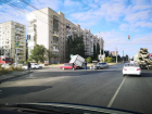 Иномарка подрезала грузовик на Семи ветрах в Волгограде: ДТП попало на видео