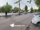 Гигантский потоп на проезжей части произошел на юге Волгограда 