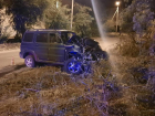 В Камышине УАЗ врезался в дерево: трое в больнице