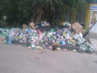 Площадку у Центра здоровья для детей на севере Волгограда завалило мусором
