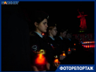 До мурашек: огенно-красное зарево и тысячи свечей зажглись на главной высоте страны
