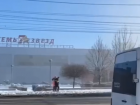 «На выходе уже стояли 7 пожарных и скорая»: возгорание в ТРЦ «7 Звезд» в Волгограде попало на видео 