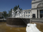 Открытый Путиным фонтан "Бармалей" отмечает свое 10-летие иссохнувшим и разбитым в Волгограде