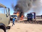 В Дзержинском районе Волгограда сгорела "Газель": огонь перекинулся на фуру