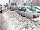 Жителей Волгограда просят убрать свои автомобили с обочин дорог