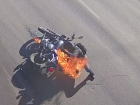 Появилось видео с загоревшимся в Волгограде мотоциклистом 