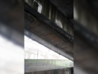 Течь в свежеотремонтированной эстакаде набережной Волгограда попала на видео