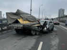 Прицеп оторвался у Hyundai на съезде с моста в Волгограде