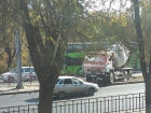 КамАЗ с бетоном влетел в металлическое ограждение на юге Волгограда