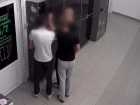 Зумеры по-тихому ограбили волгоградский вейп-шоп: видео