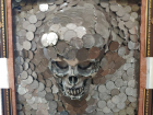 "Волан-де-Морт — это нечисть": череп из украинских монет на выставке возмутил жительницу Волгограда