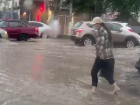 Дорогу смыло в Волгу, воды выше щиколотки: шок-видео ливневого хаоса в Волгограде