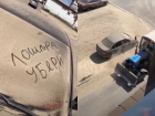 «Лошара, убери машину»: опубликовано видео, как коммунальщики засыпали песком машину камышанину 