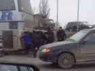 В Волгограде пассажирам пришлось толкать междугородний автобус на Самарском разъезде