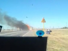 Полыхающую на трассе Москва-Волгоград фуру сняли на видео