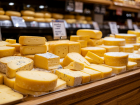 Санкционный сыр нашли и уничтожили в волгоградском магазине 