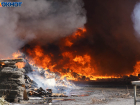 Два крупных пожара тушат за Волгой