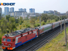 Грузовой поезд снес легковушку в Волгоградской области