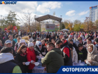 Пришли со своими банками и устроили давку: бесплатная уха вызвала фурор в центре Волгограда 