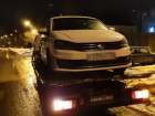 В Волгограде пьяный водитель во время погони бросил автомобиль и прикинулся пешеходом: видео