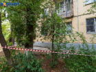 Мужчина выпал из окна 9-го этажа в Волжском