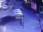 Смертельный наезд на пешеходов на остановке в Волгограде попал на видео 