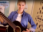 Волгоградская красавица нашла кафе, где можно играть на гитаре и пить протеиновые коктейли