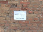 После обрушения очередного общежития на севере Волгограда проверяют чиновников и УК