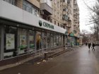 На севере Волгограда вандалы разгромили Сбербанк и подземный переход