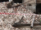 В центре Волгограда из-за обрушения стены дома погиб рабочий