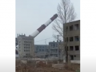 На юге Волгограда подорвали 78-метровую трубу «Химпрома»