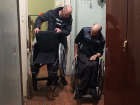 Чиновники Волгограда трижды выделяли инвалиду коляски, на которых он не мог попасть домой