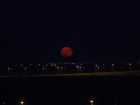 Над Волгоградом внезапно взошла кровавая луна