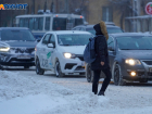 Волгоградцы массово жалуются на убитые после зимы дороги