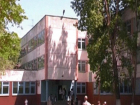 «Предлагал «чернобыльскую жидкость» и бегал с лезвием»: родители намерены устроить забастовку в школе №102 из-за третьеклассника